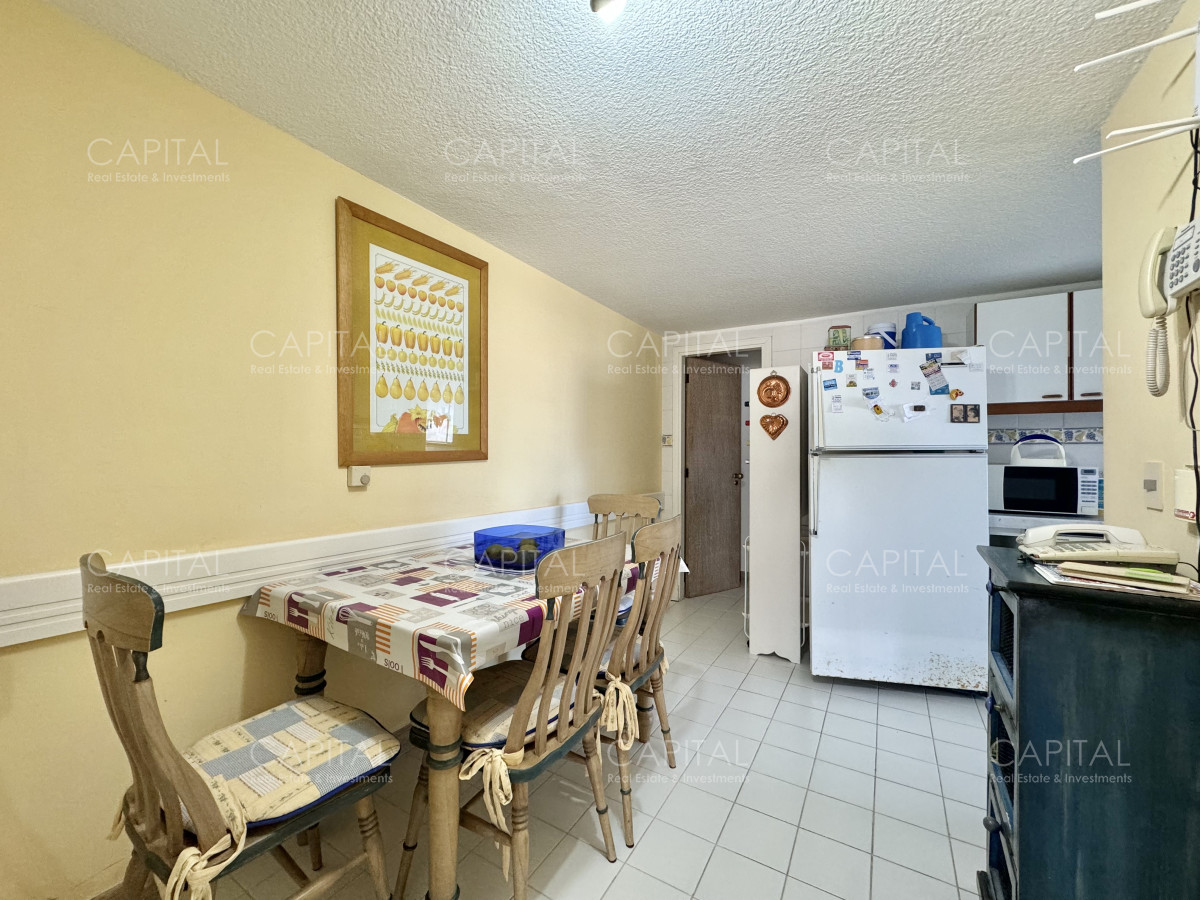 Apartamento ID.39373 - Apartamento de tres dormitorios y dependencia en venta, Playa Mansa, Punta del Este.