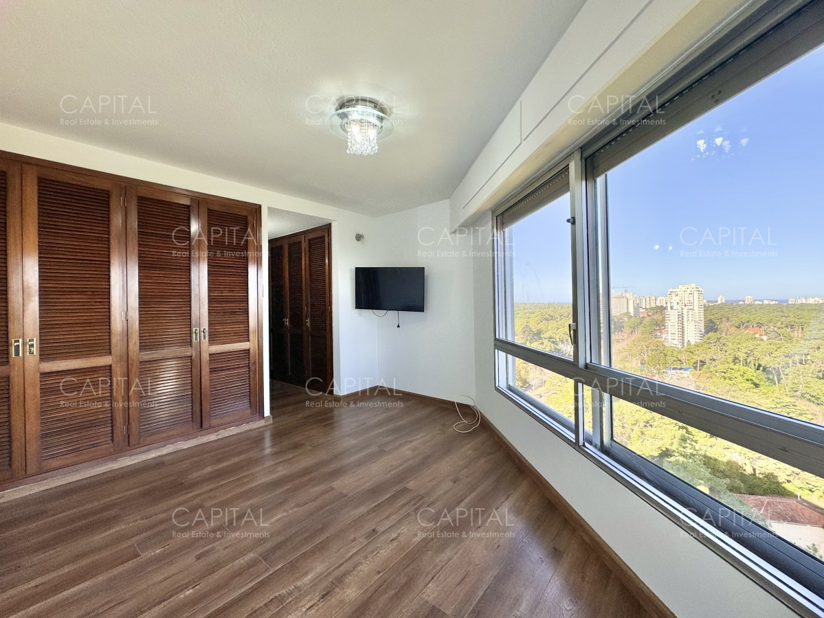 Apartamento ID.36372 - Apartamento de tres dormitorios y dependencia en venta Punta del Este