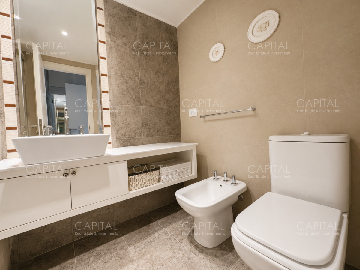 Apartamento ID.40139 - Apartamento en Venta 2 dormitorios, en Playa Mansa con vista al mar