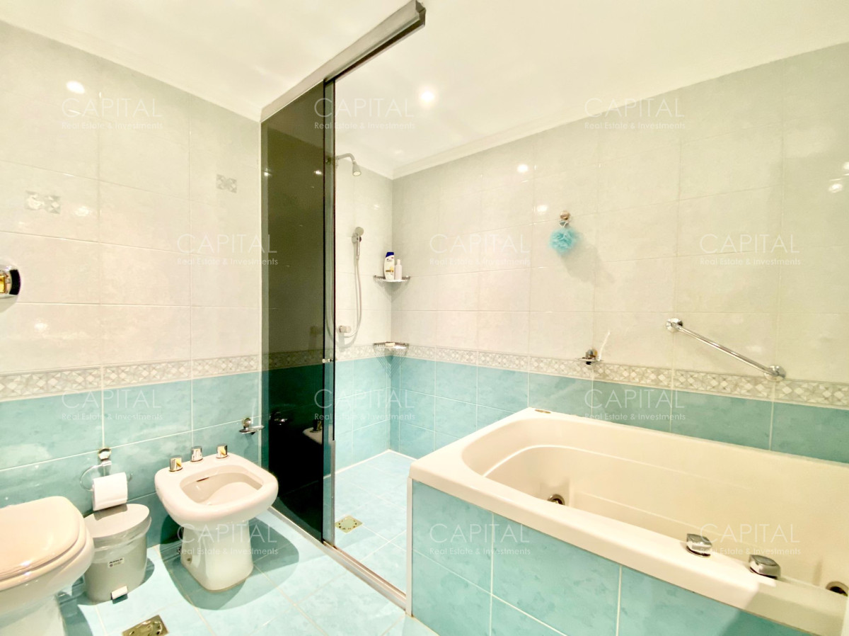 Apartamento ID.30056 - Apartamento de Tres dormitorios con Vista al Mar en Venta en Playa Brava