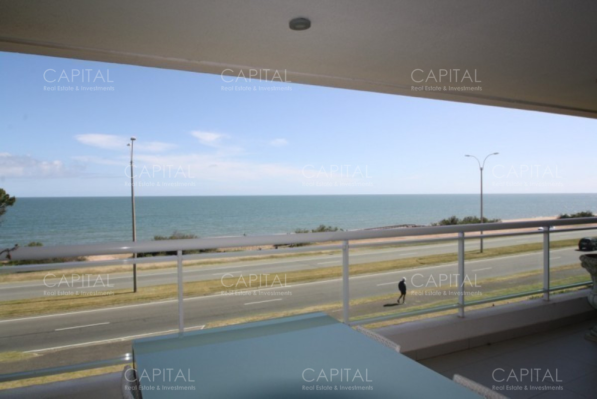 Apartamento ID.37114 - Depto primera linea de Playa Mansa con parrillero