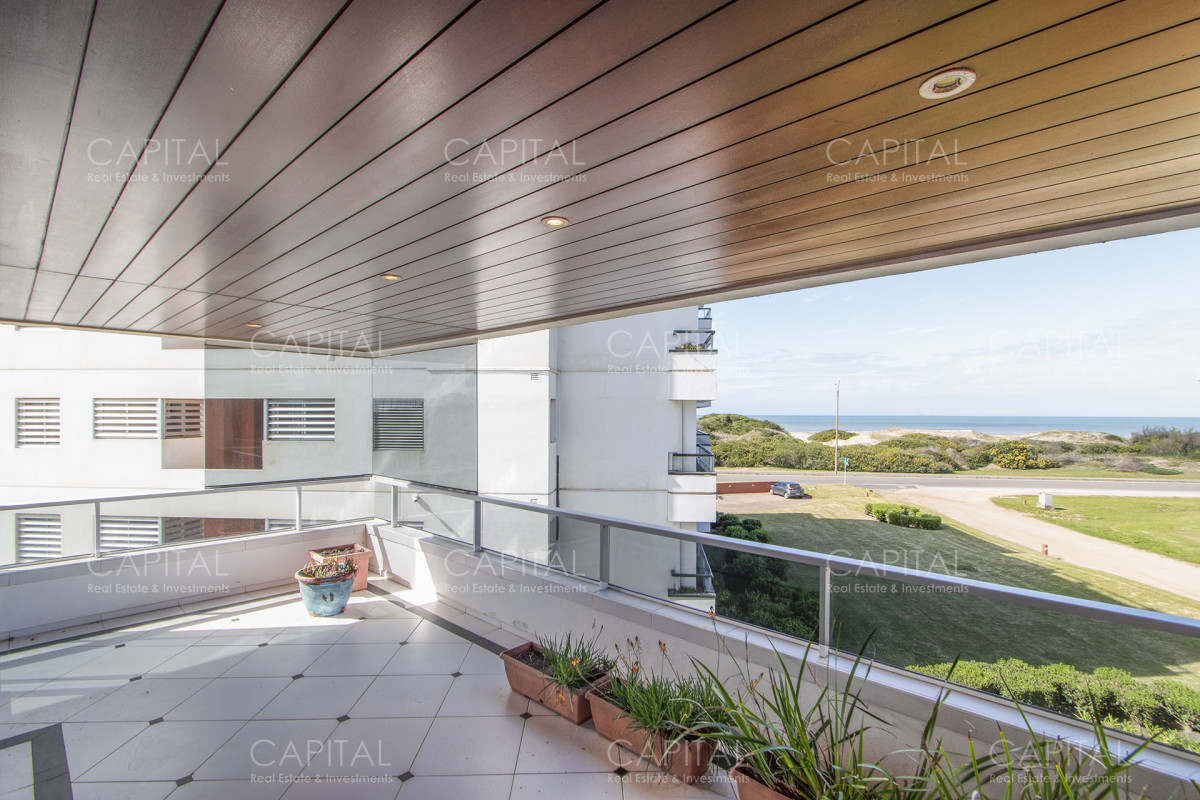 Apartamento ID.35180 - Apartamento en Venta 3 Suites + Dependencia en Primera Linea Brava