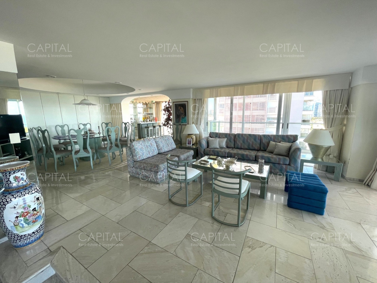 Apartamento ID.36605 - Excepcional semipiso Torre de Categoria frente a Playa Mansa