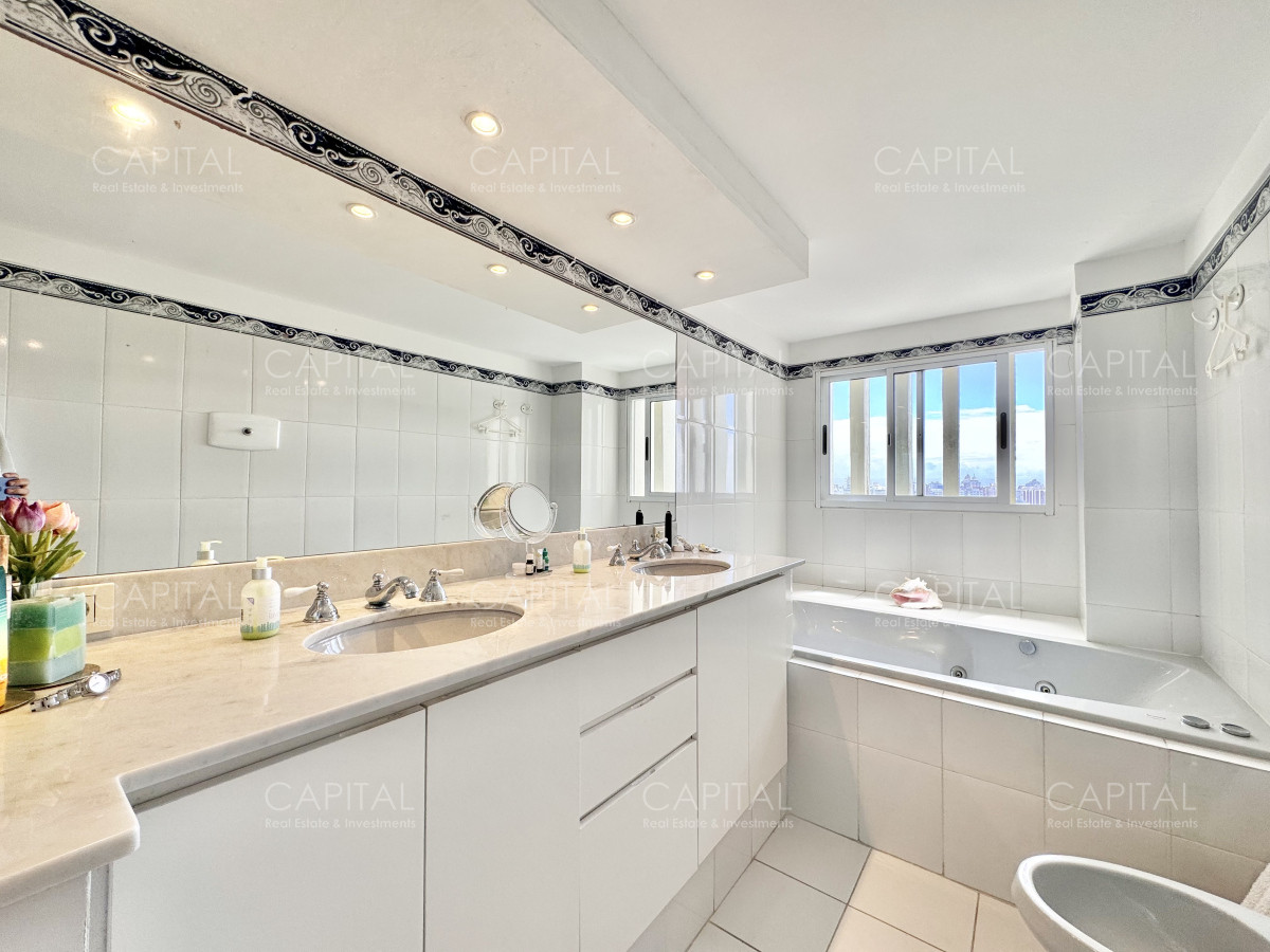Apartamento ID.37407 - Apartamento de tres dormitorios y dependencia en Venta Punta del Este