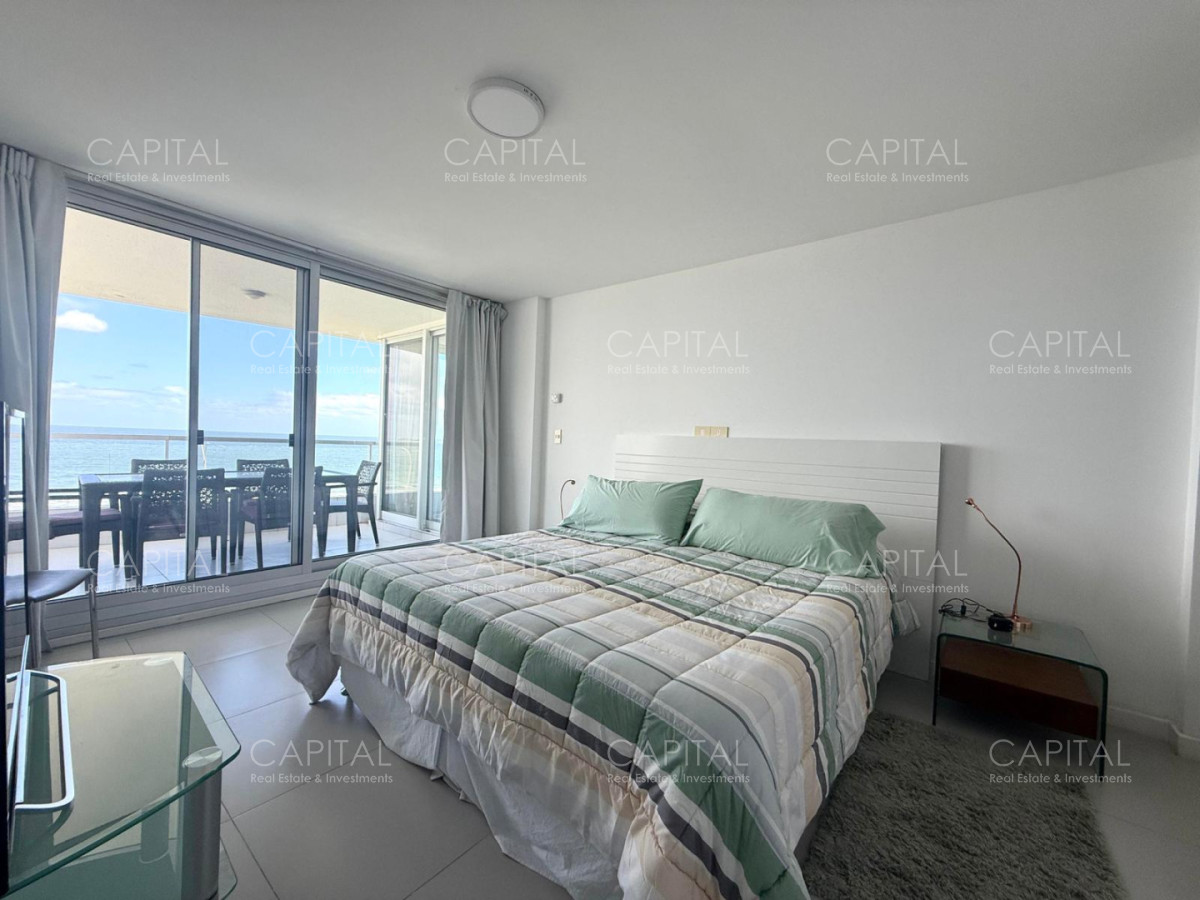 Apartamento ID.32040 - Venta departamento tres dormitorios en suite frente al mar Playa Mansa Punta del Este