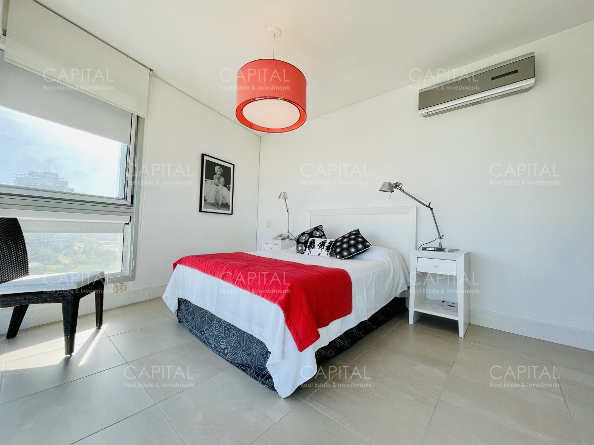 Apartamento ID.31416 - Le Parc Punta del Este de tres dormitorios más dependencia en torre de categoría sobre playa Brava, Punta del Este