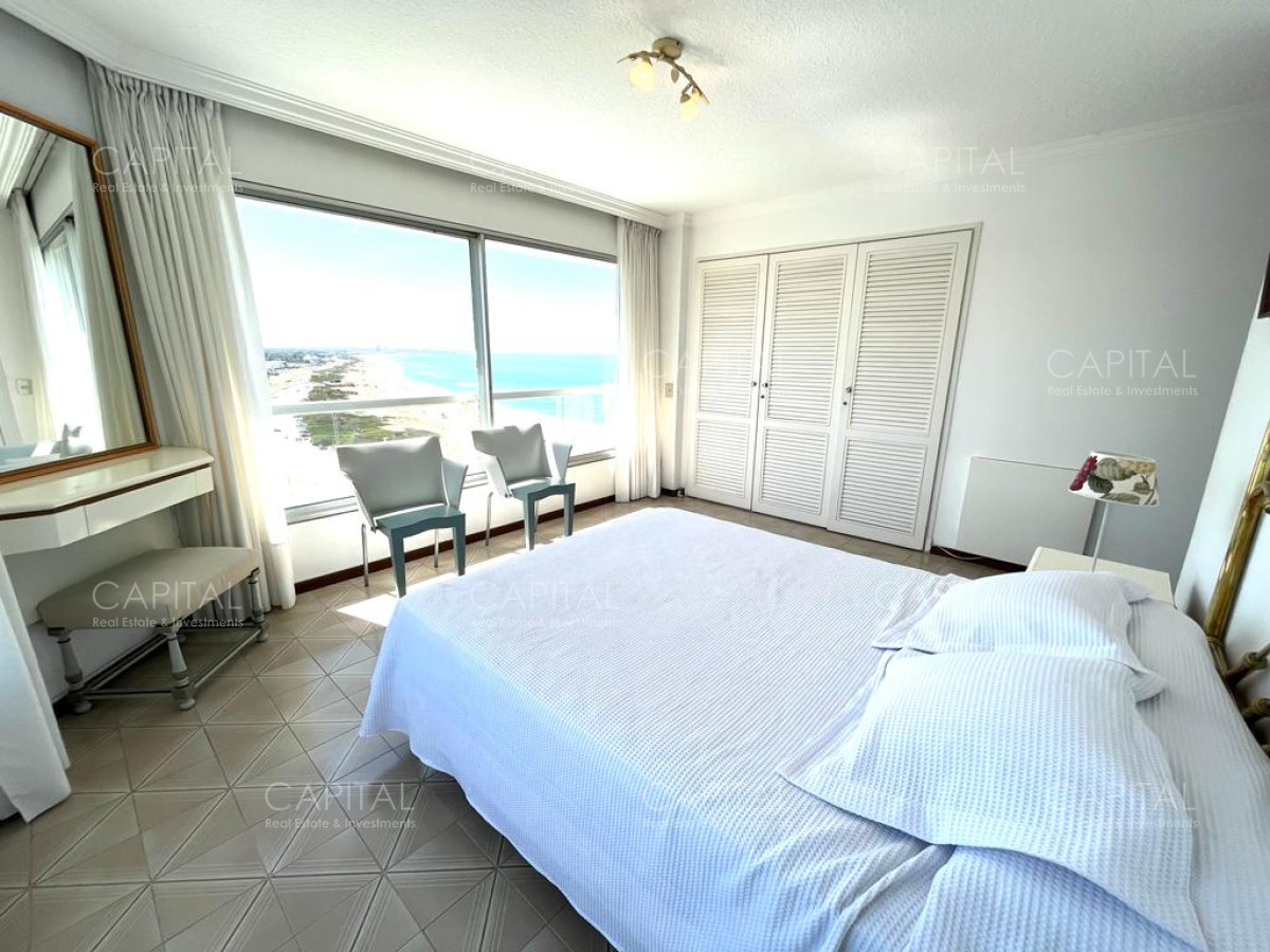Apartamento ID.34226 - Amplio Apartamento Playa Brava 3 dormitorios mas dependencia