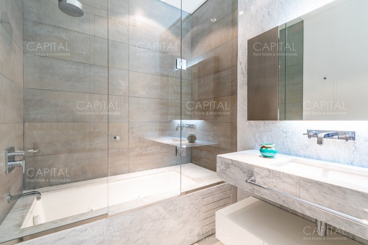 Apartamento ID.30146 - Excelente Apartamento en Acqua Punta del Este Tres suites en Venta en Primera línea, Playa Brava