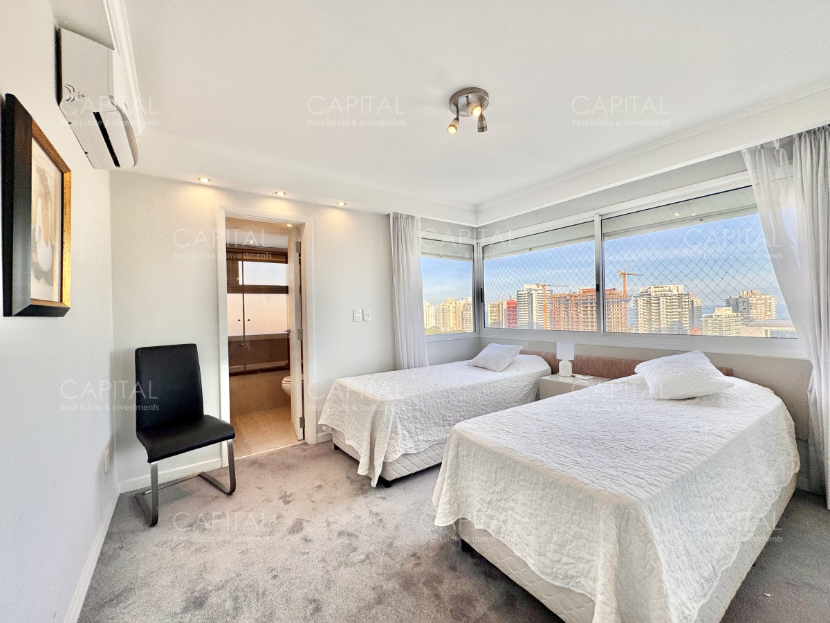 Apartamento ID.38246 - APARTAMENTO EN VENTA DE 3 DORMITORIOS EN PLAYA MANSA PUNTA DEL ESTE