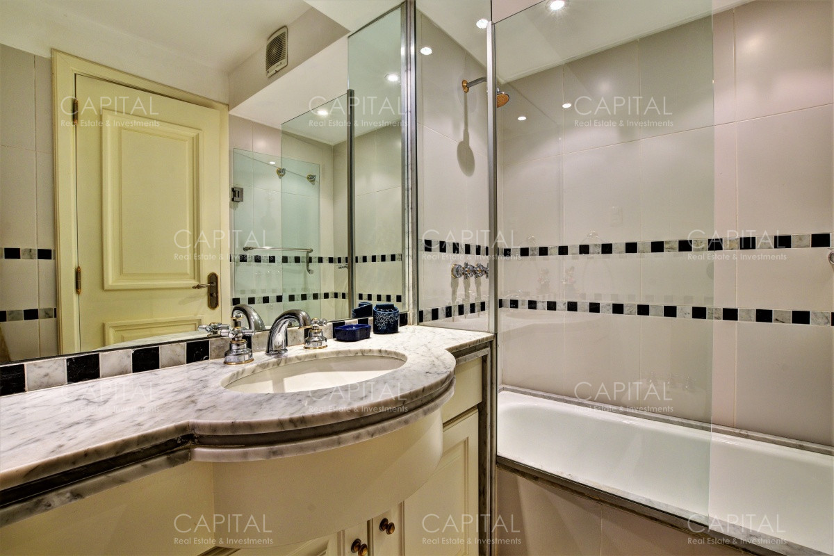 Apartamento ID.27366 - Apartamento Primera Fila Playa Brava en Alquiler 