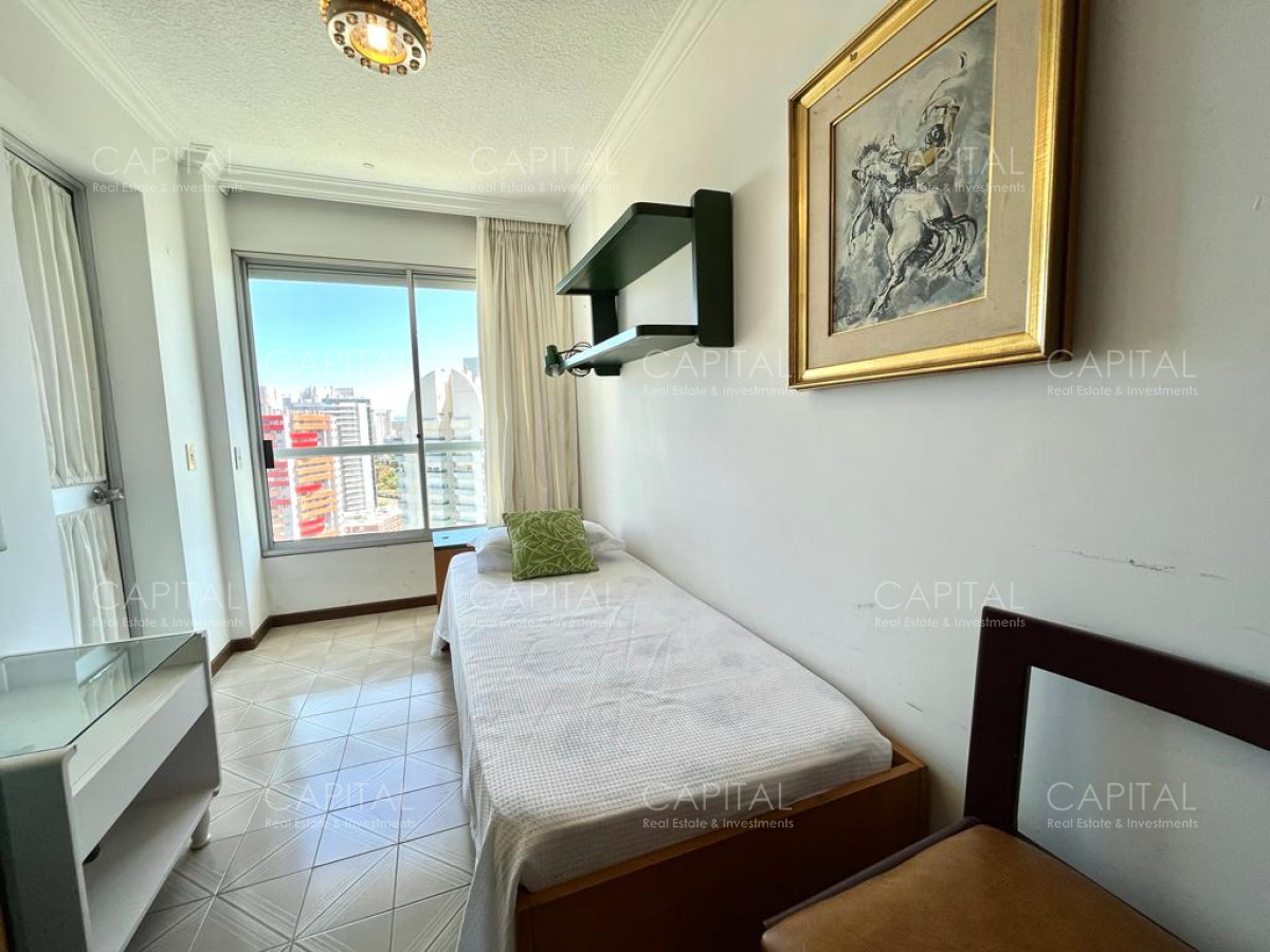 Apartamento ID.34226 - Amplio Apartamento Playa Brava 3 dormitorios mas dependencia