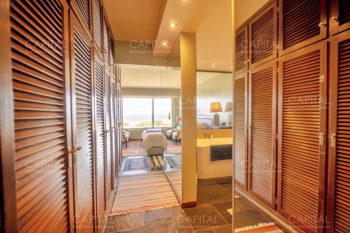 Apartamento ID.40153 - Apartamento en Venta 4 dormitorios en Playa Brava, con vista al Mar