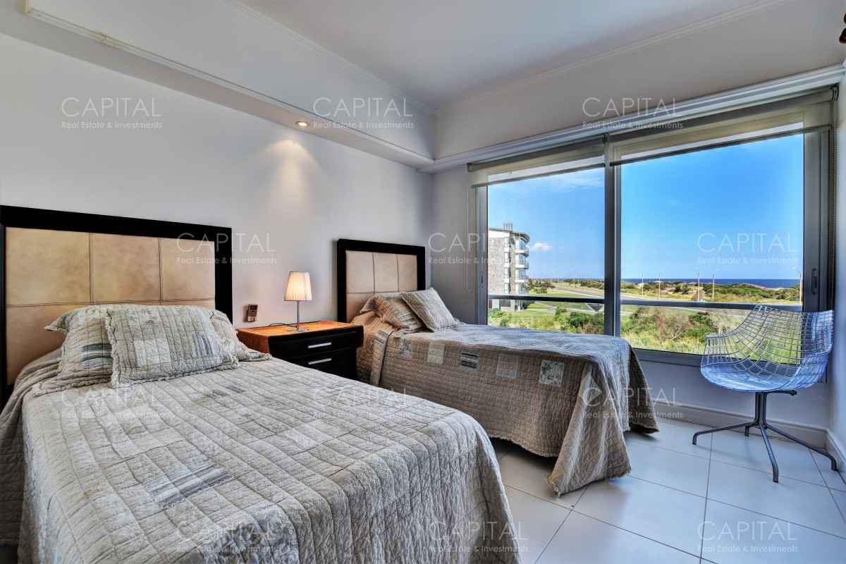 Apartamento ID.27366 - Apartamento Primera Fila Playa Brava en Alquiler 
