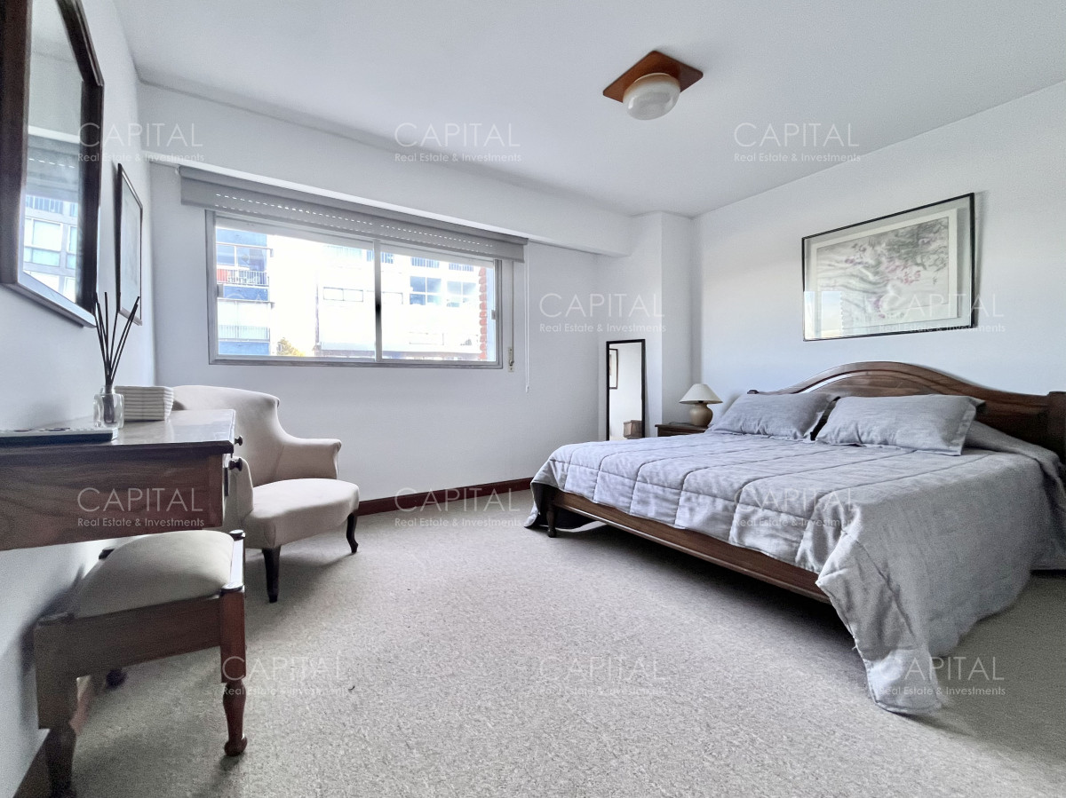 Apartamento ID.38558 - Apartamento 3 Dormitorios en Venta Primera linea Playa Mansa.
