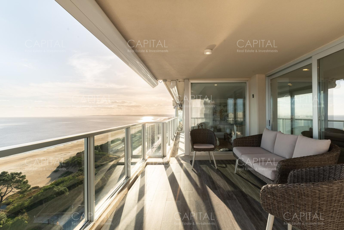 Apartamento ID.36586 - Exclusivo departamento totalmente reformado de 4 suites en Playa Mansa