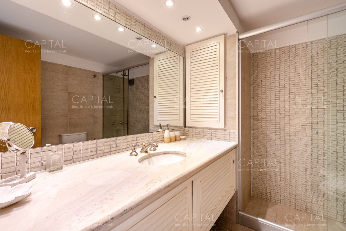 Apartamento ID.30942 - Venta de amplio apartamento sobre playa Brava íntegramente reciclado