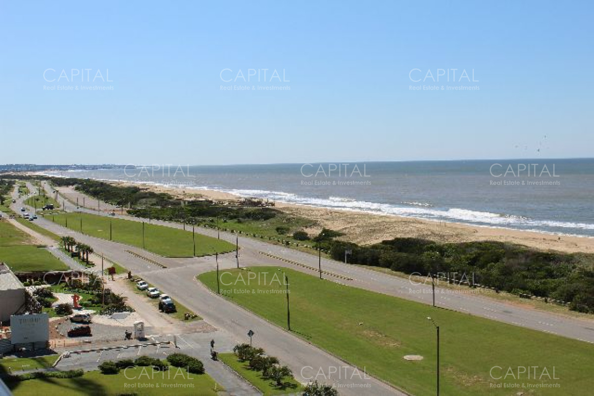 Apartamento ID.27137 - Excelente apartamento de 2 dormitorios en primera línea del mar