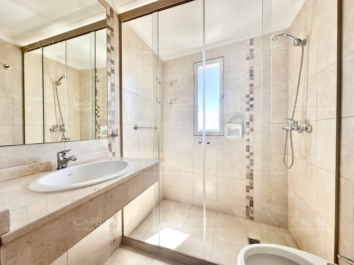 Apartamento ID.32765 - Apartamento de dos dormitorios y servicio en Alquiler Anual, Punta del Este