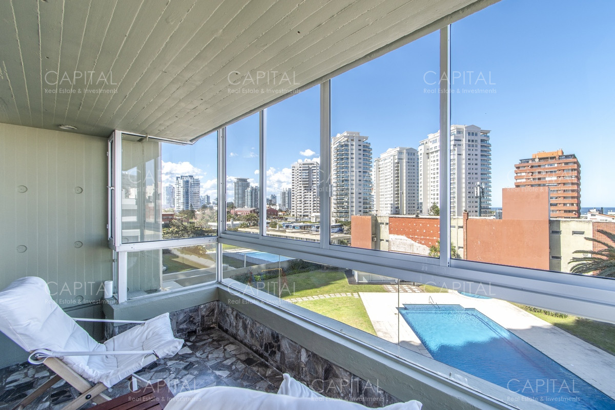Apartamento ID.31268 - Malecon Punta del Este Apartamento de 3 dormitorios y servicios en venta en primera linea, Playa Mansa.