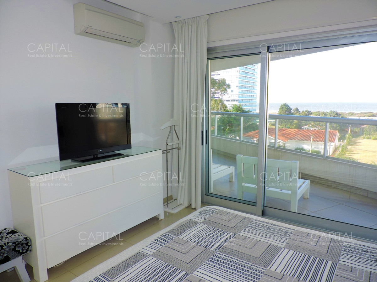 Apartamento ID.37022 - Moderno semipiso 3 dormitorios y dependencia en Playa Brava