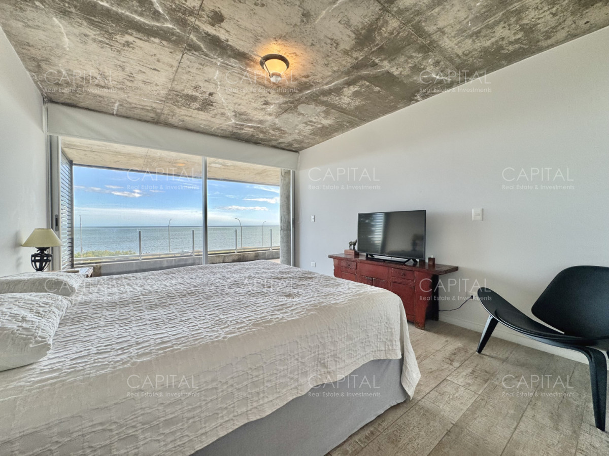 Apartamento ID.39886 - Apartamento duplex frente al mar en playa mansa en venta