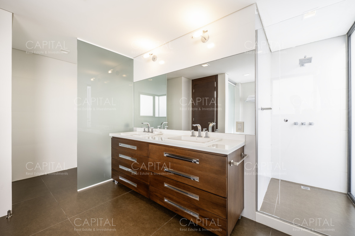 Apartamento ID.32557 - Departamento en Venta Primera Linea en Puerto Punta del Este
