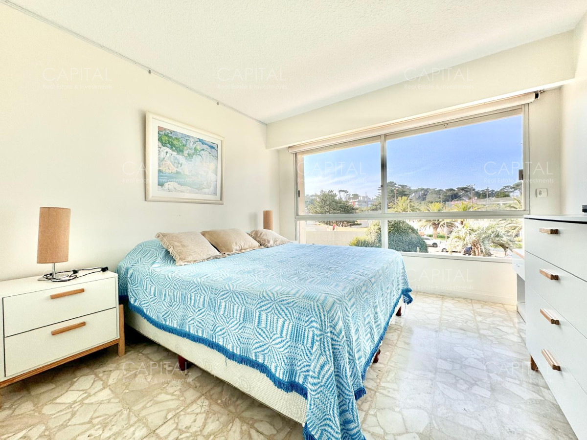 Apartamento ID.36358 - Excelente Apartamento primera linea playa mansa en edificio de categoría
