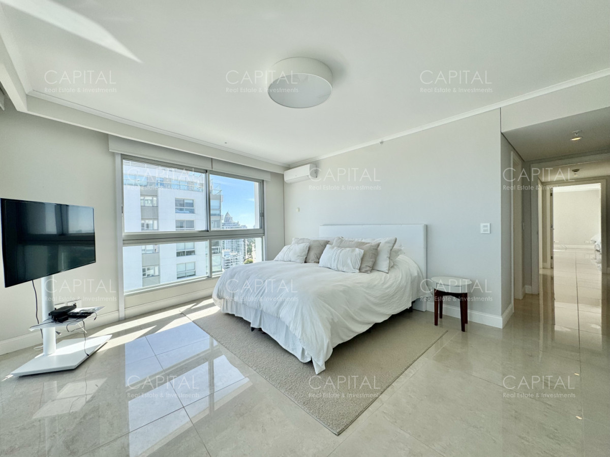 Apartamento ID.39295 - Le Parc esquinero piso alto en playa brava en venta
