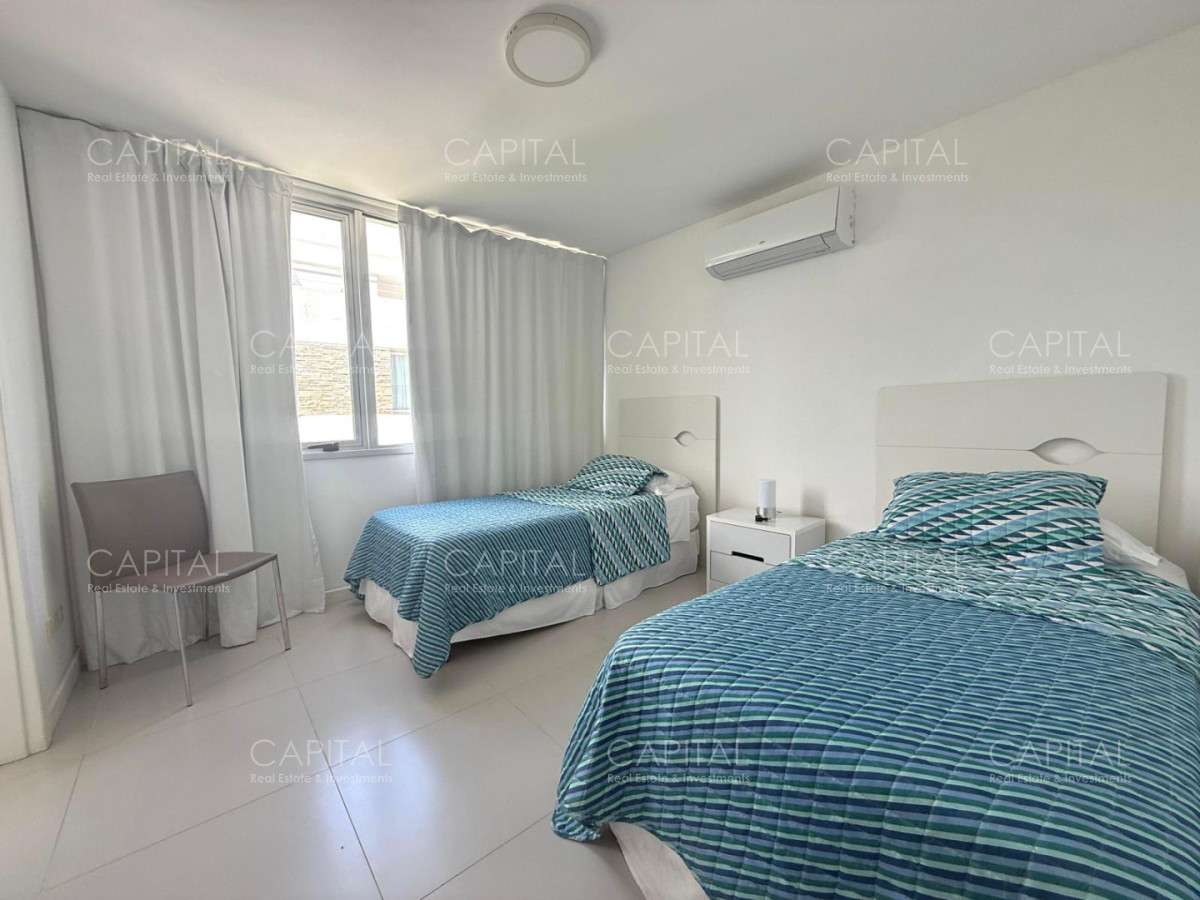 Apartamento ID.32040 - Venta departamento tres dormitorios en suite frente al mar Playa Mansa Punta del Este