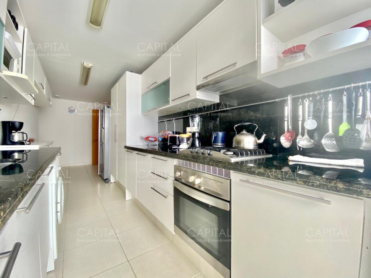 Apartamento ID.33186 - Apartamento de tres suites y dependencia con vista al mar Punta del Este.