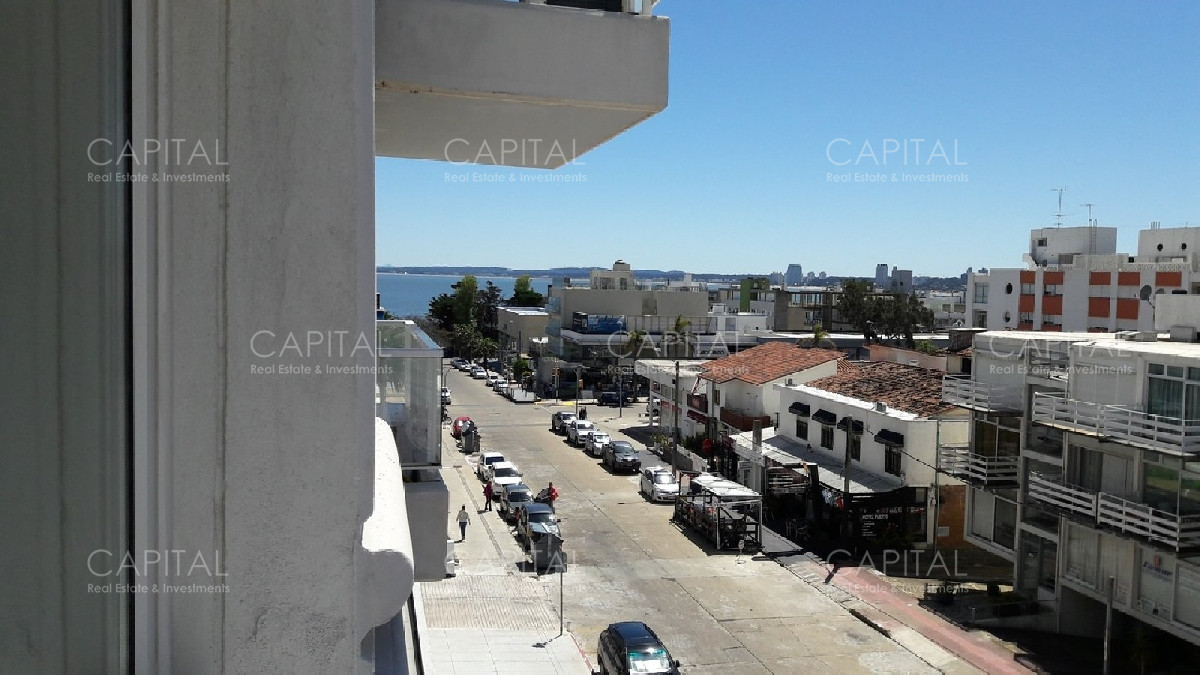 Apartamento ID.26618 - Apartamento de dos dormitorios y dos garaje en venta, Punta del Este.