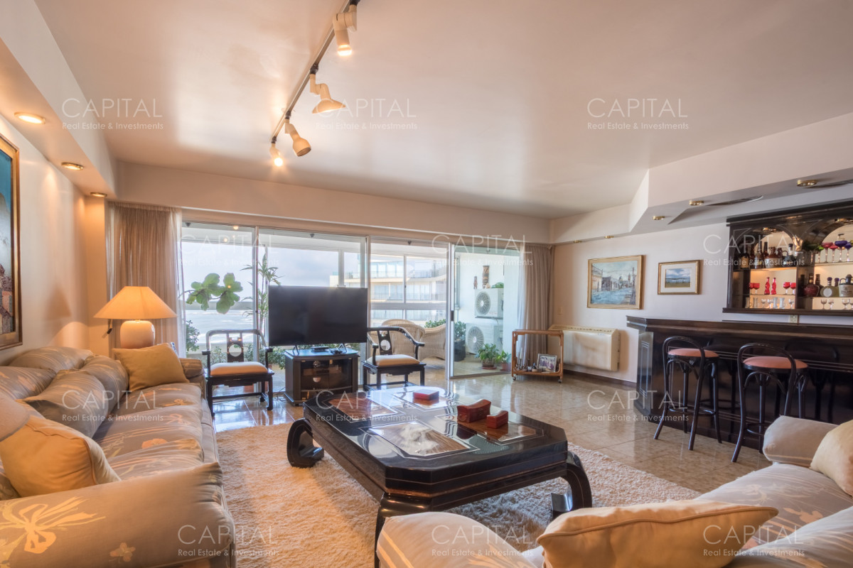 Apartamento ID.40499 - Amplio Apartamento de 4 Dormitorios en Venta Punta del Este