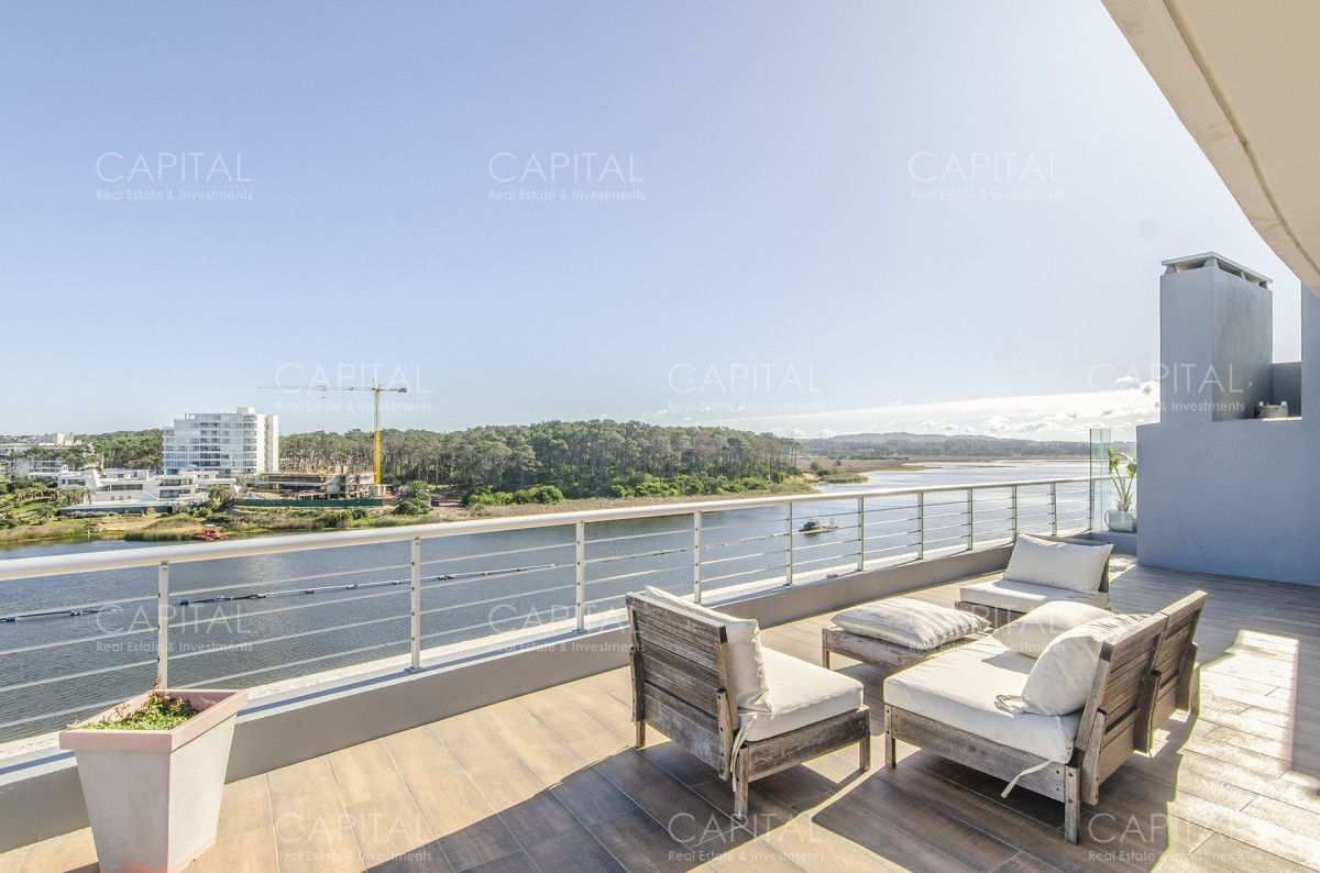 Apartamento ID.30956 - Penthouse Duplex de Tres Dormitorios Frente al Mar