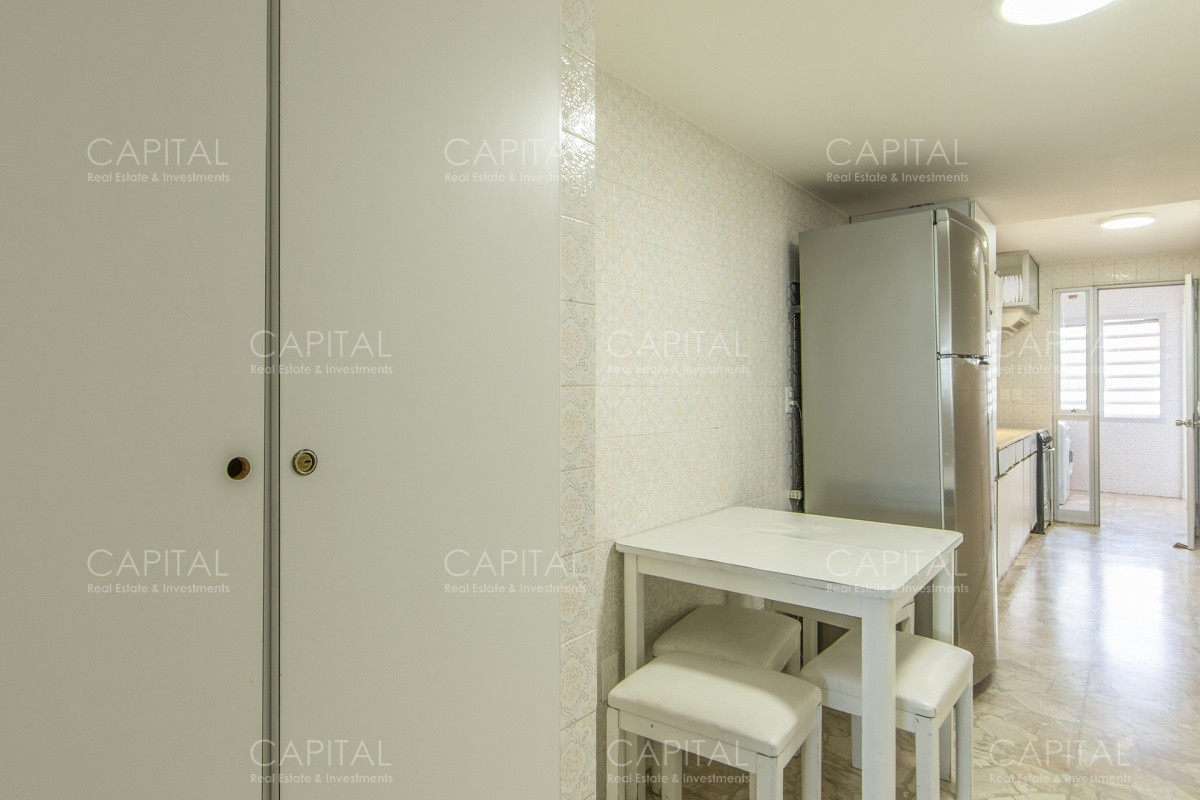 Apartamento ID.33828 - Imarangatu de dos dormitorios y dependencia frente al mar en venta Punta del Este.