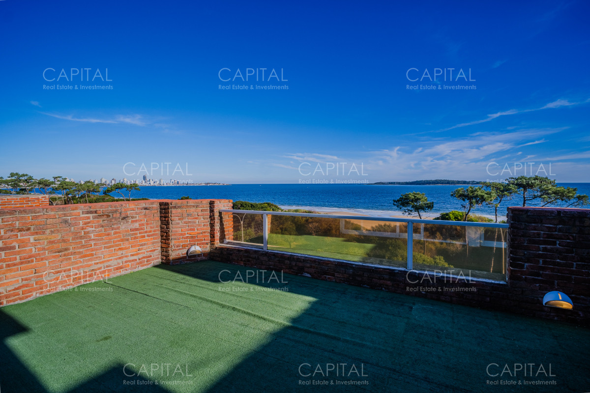 Apartamento ID.38440 - Penthouse de 3 dormitorios  y servicio  en primera linea Playa Mansa