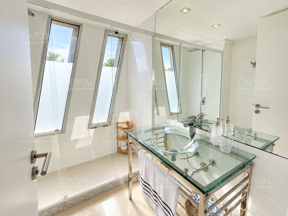 Apartamento ID.28086 - Departamento en venta 3 dormitorios en Manantiales en Bikini Beach