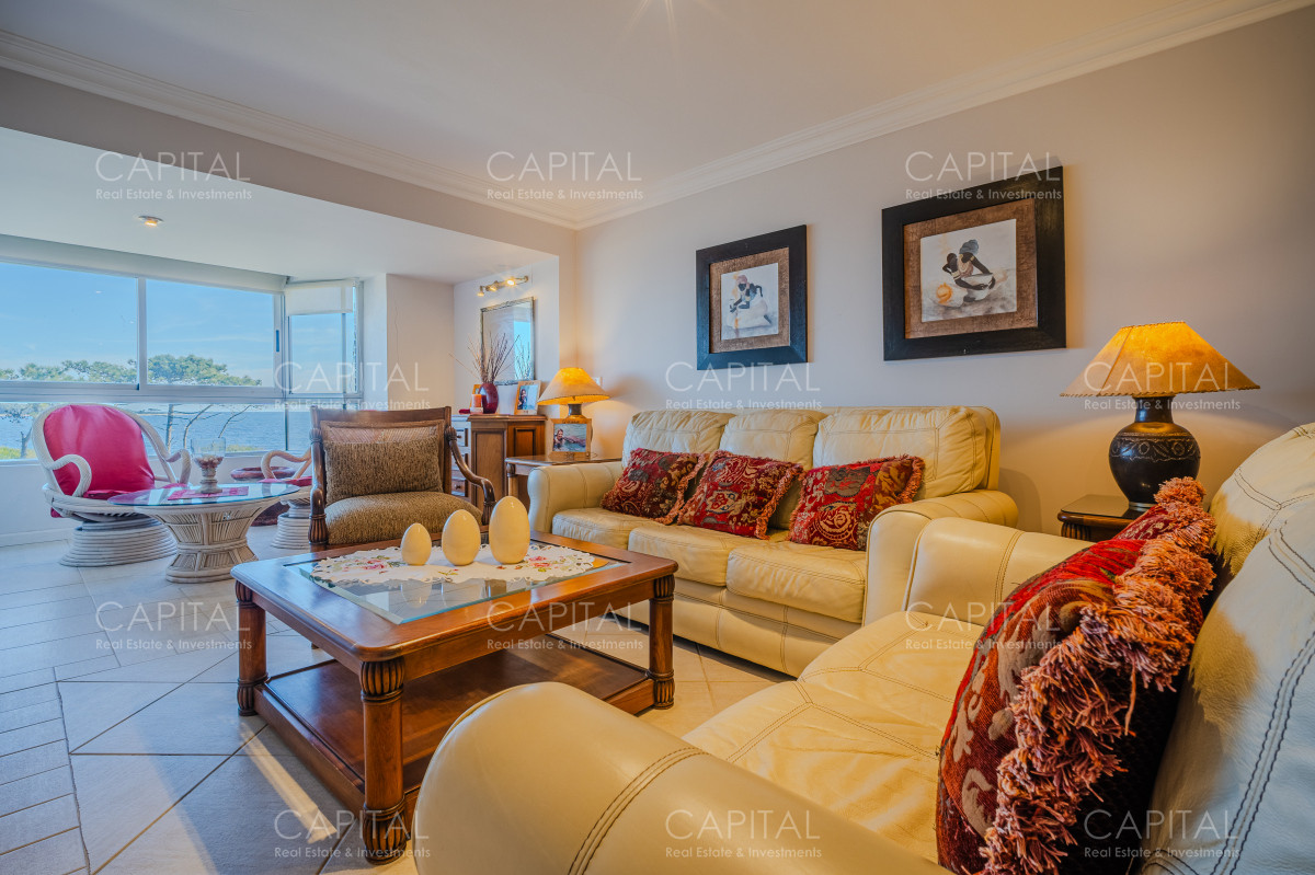 Apartamento ID.38440 - Penthouse de 3 dormitorios  y servicio  en primera linea Playa Mansa