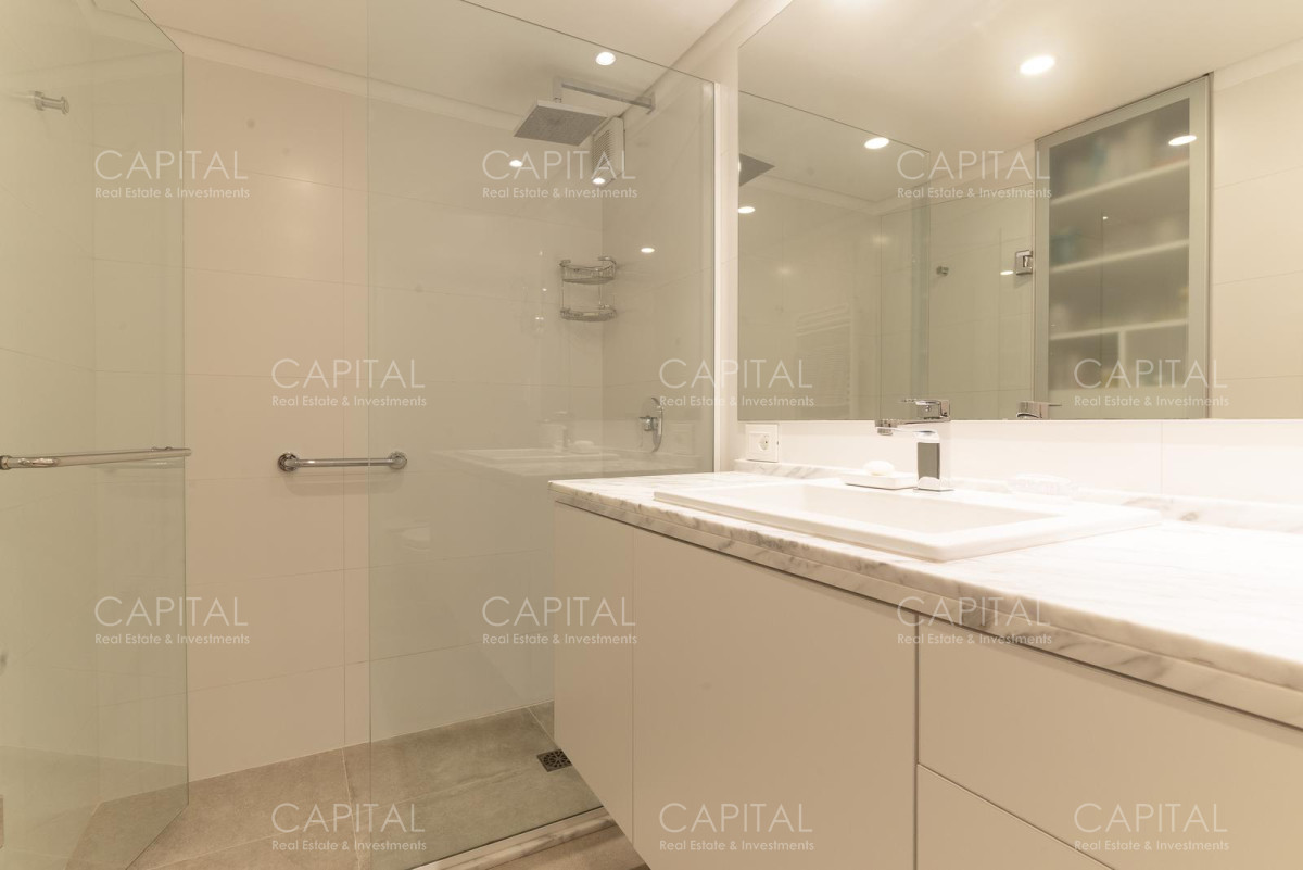 Apartamento ID.36586 - Exclusivo departamento totalmente reformado de 4 suites en Playa Mansa