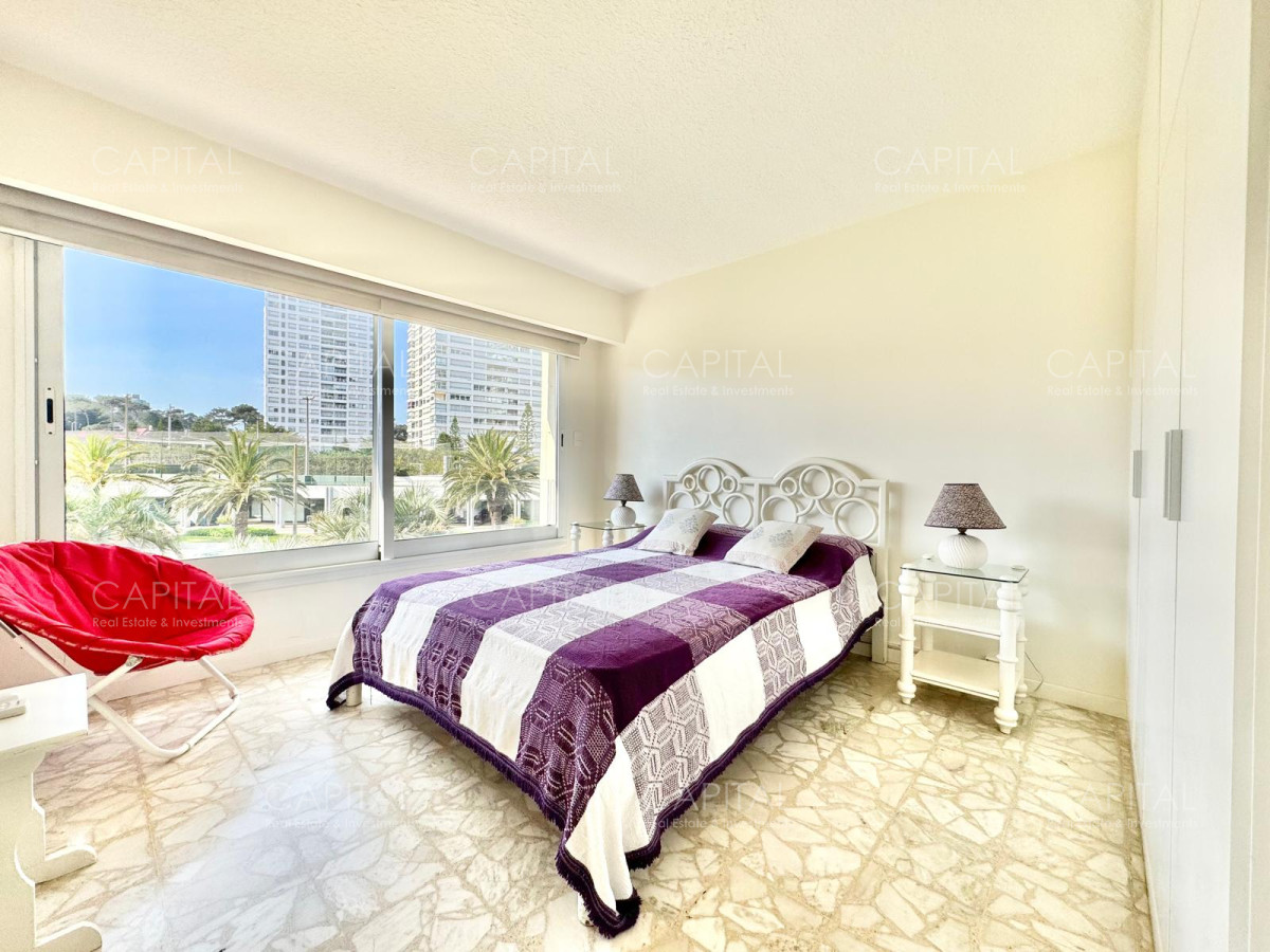 Apartamento ID.36358 - Excelente Apartamento primera linea playa mansa en edificio de categoría