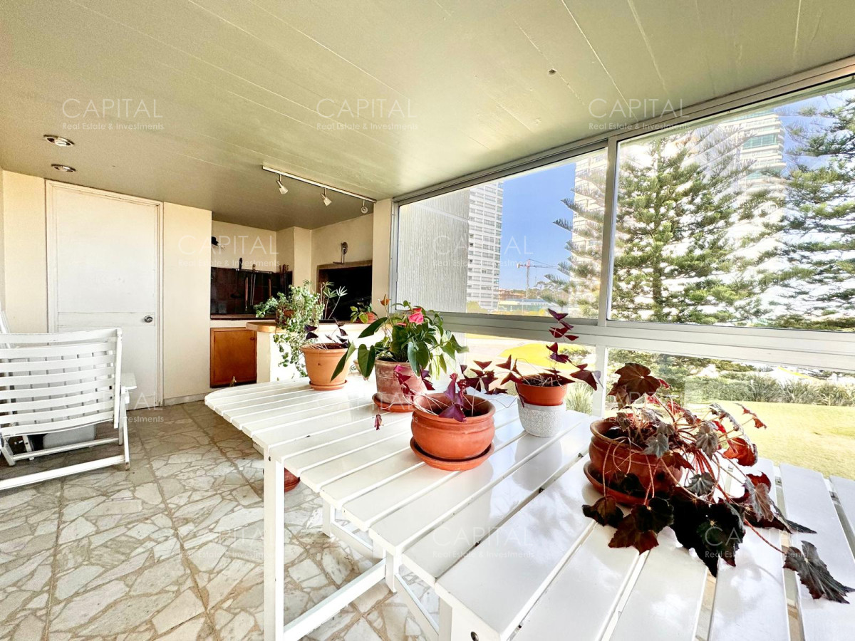 Apartamento ID.36358 - Excelente Apartamento primera linea playa mansa en edificio de categoría
