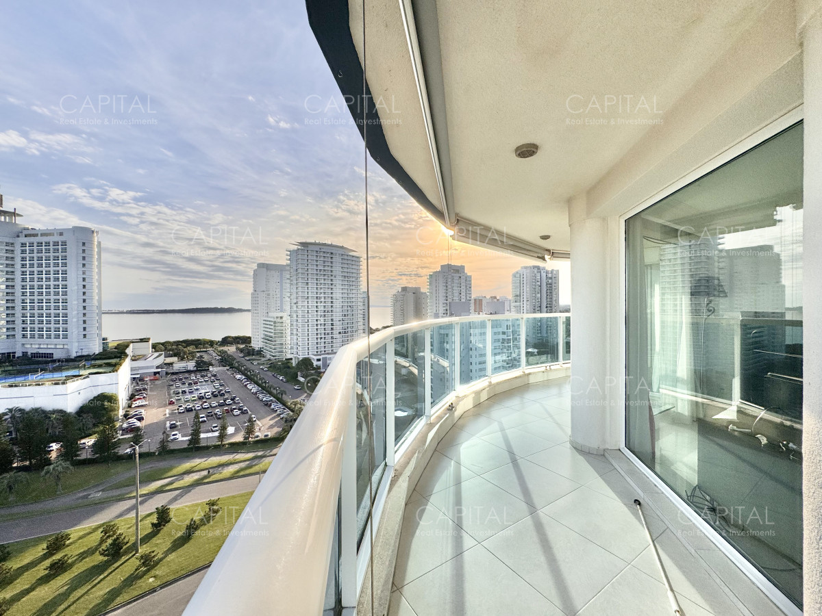 Apartamento ID.38246 - APARTAMENTO EN VENTA DE 3 DORMITORIOS EN PLAYA MANSA PUNTA DEL ESTE