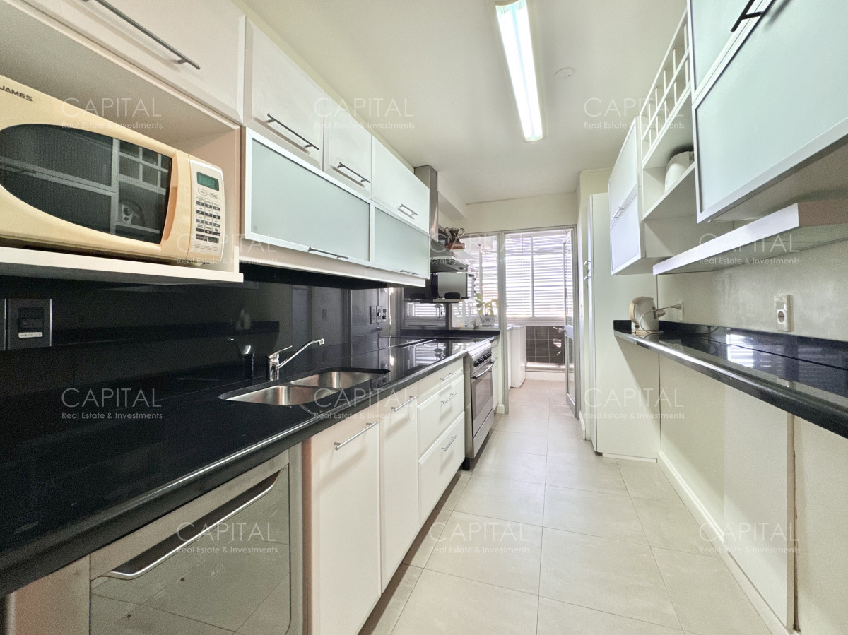 Apartamento ID.38472 - Apartamento en venta de tres dormitorios y dependencia en Playa Mansa, Punta del Este