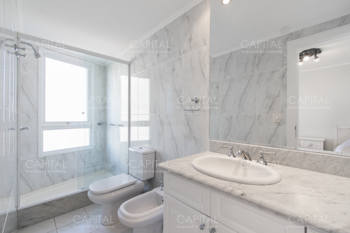 Apartamento ID.33655 - Milenium Tower Punta del Este Apartamento de tres dormitorios mas dependencia en Millenium Tower en Venta