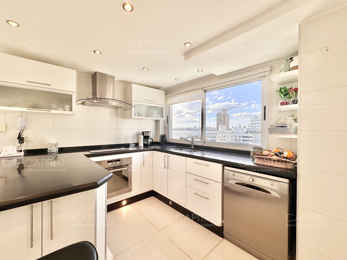 Apartamento ID.25200 - Apartamento Venta Puerto Punta del Este Seis Dormitorios 