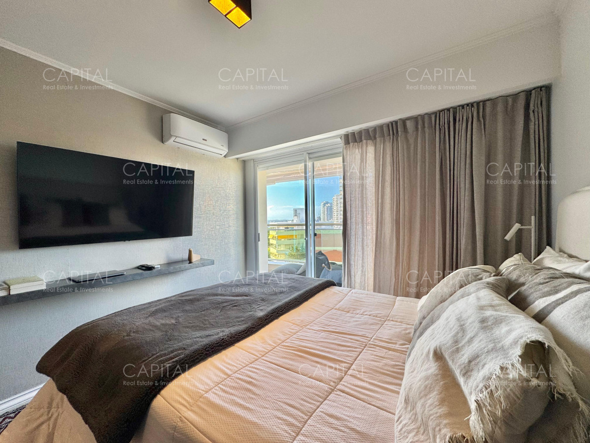 Apartamento ID.34948 - Coral Tower de tres dormitorios en venta Playa Mansa primera fila 