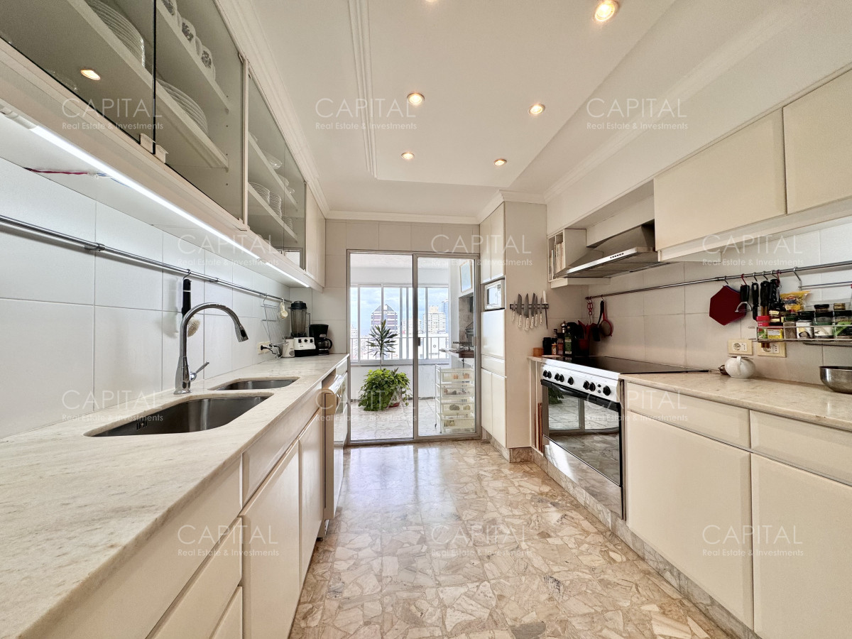 Apartamento ID.37407 - Apartamento de tres dormitorios y dependencia en Venta Punta del Este