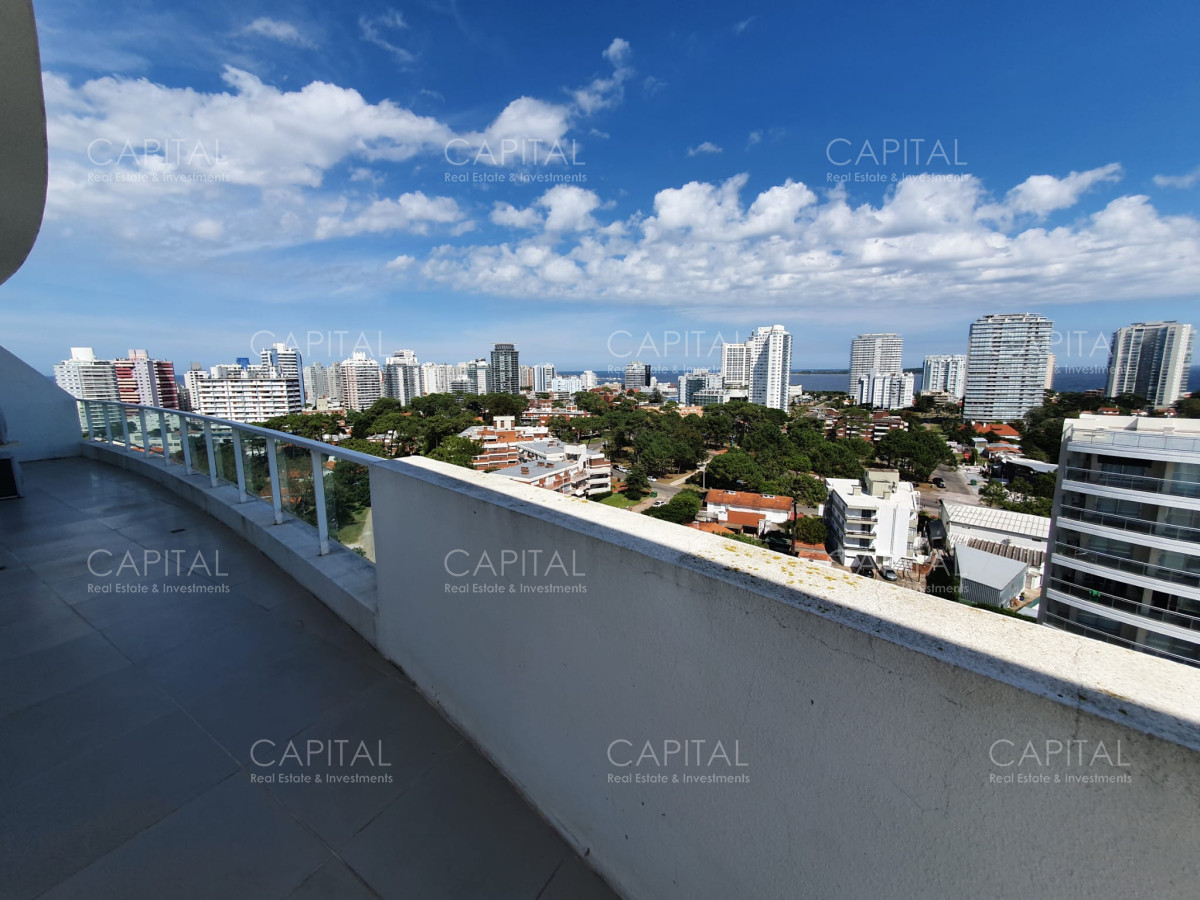 Apartamento ID.32420 - Venta departamento tres dormitorios terraza amplia con parrillero a metros Playa Brava