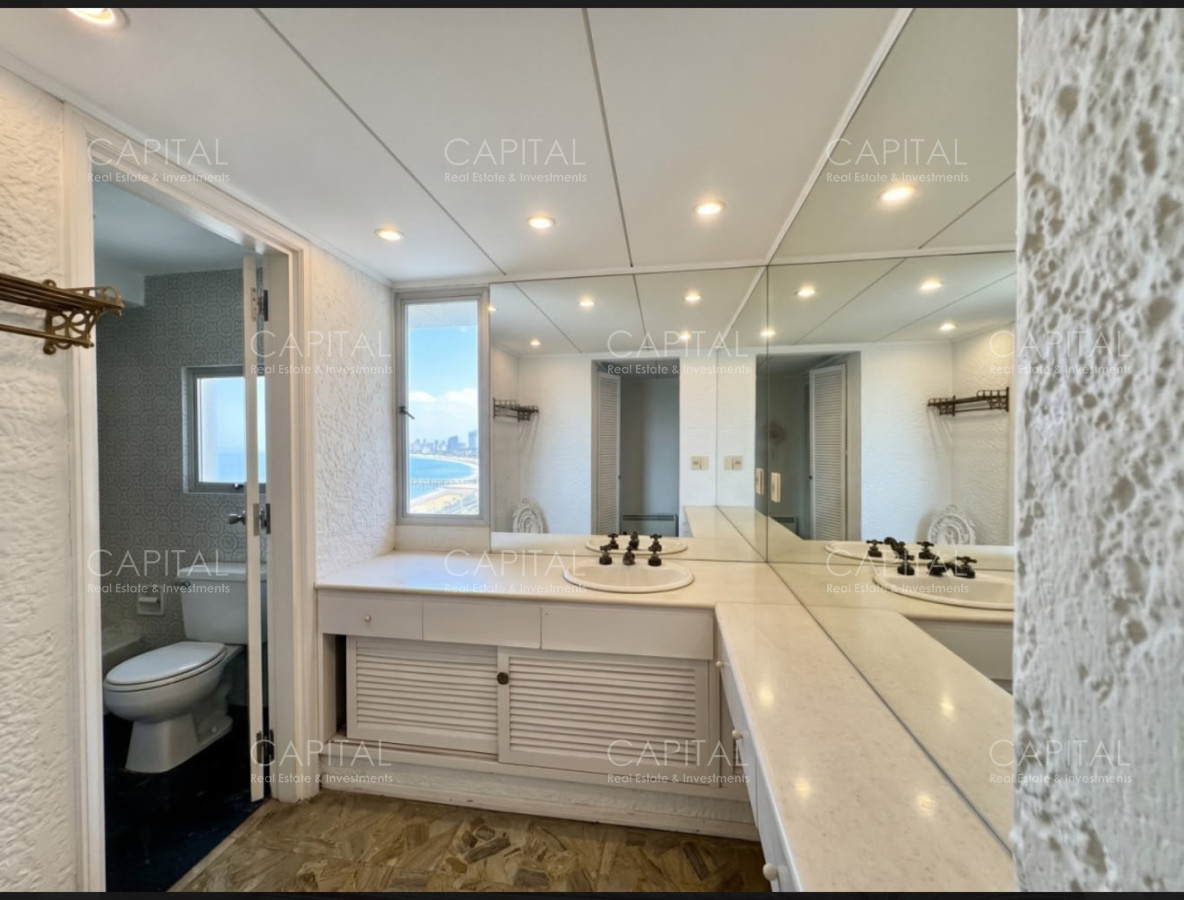 Apartamento ID.40420 - Apartamento primera linea en playa mansa en venta