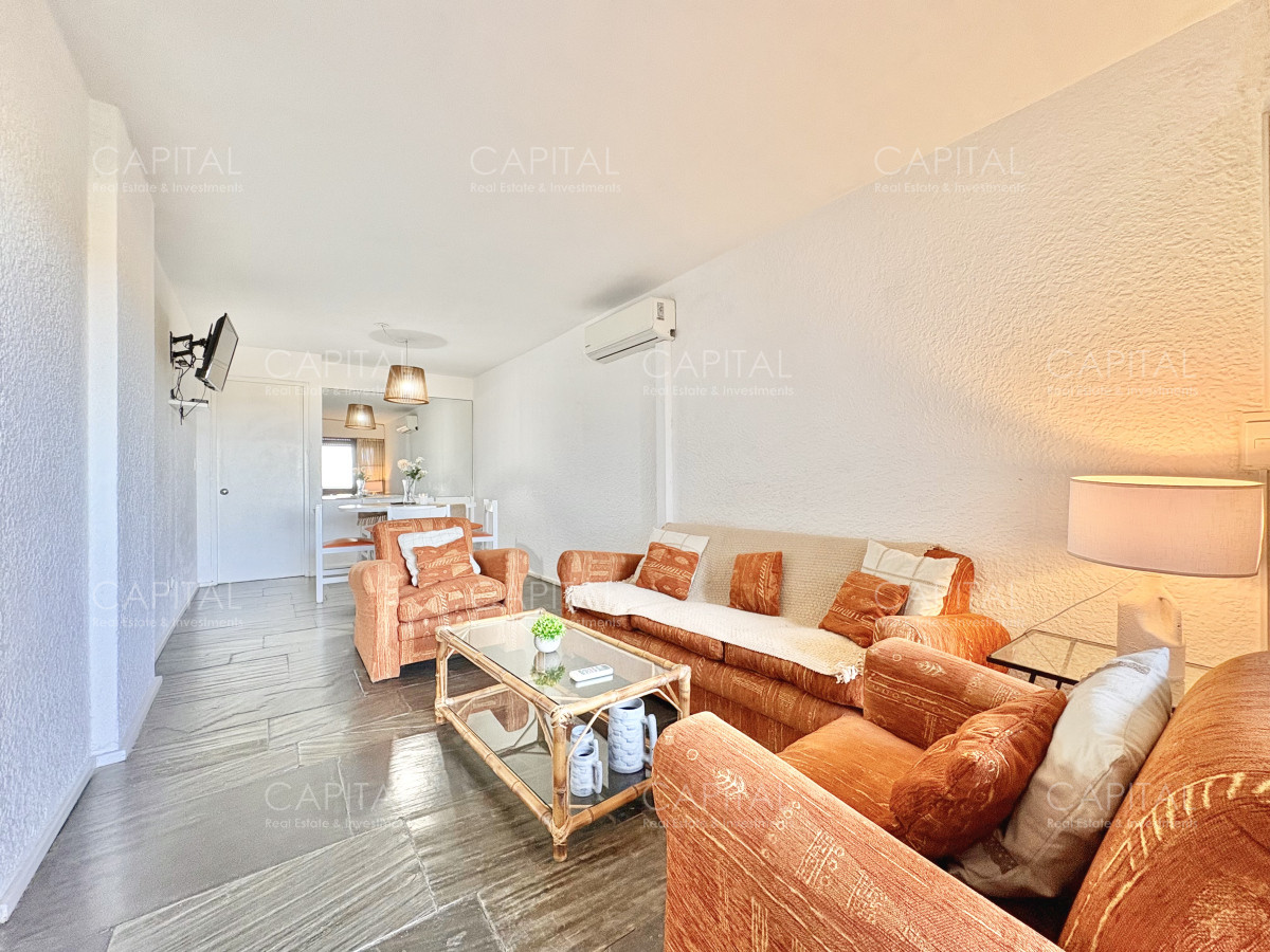 Apartamento ID.27183 - Apartamento reciclado de dos dormitorios frente al mar en Playa Brava en venta