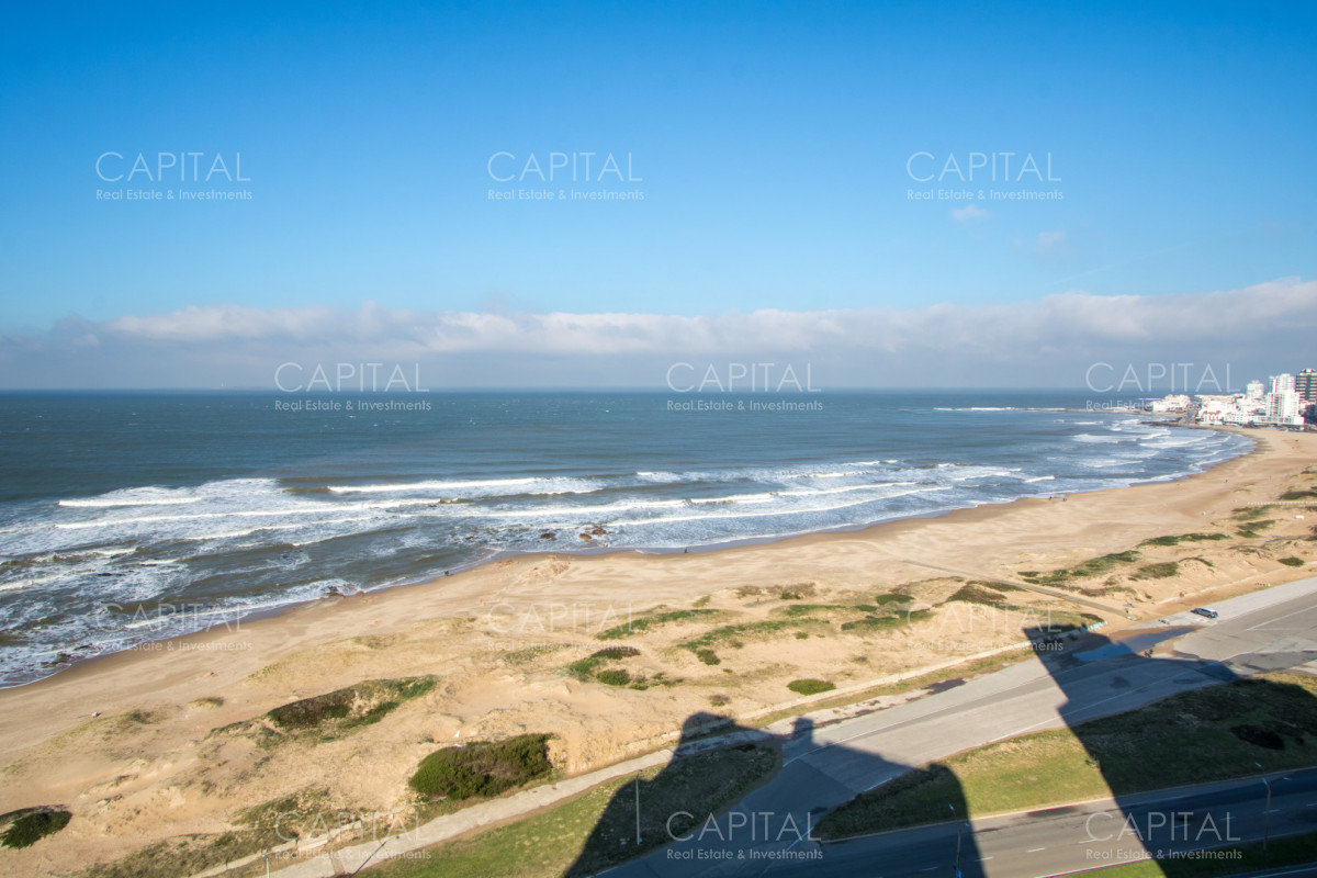 Apartamento ID.40499 - Amplio Apartamento de 4 Dormitorios en Venta Punta del Este